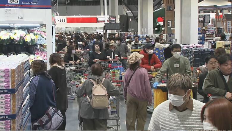 1000人以上が行列　「コストコ」2時間半前倒し、午前4時半にオープン　山梨県に初出店　長野県からも続々｜FNNプライムオンライン