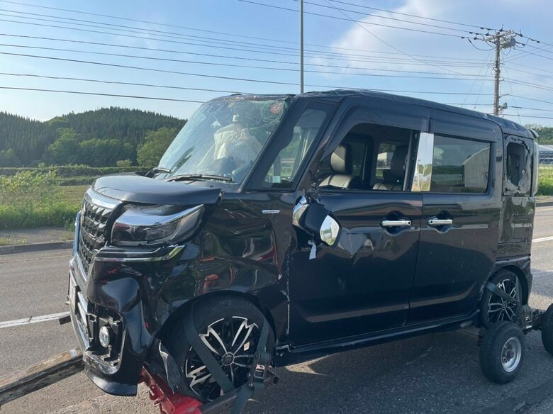 【速報】軽乗用車同士が衝突し『横転』女性5人搬送…片側1車線を追い越し時に衝突か　北海道厚沢部町の国道227号線｜FNNプライムオンライン