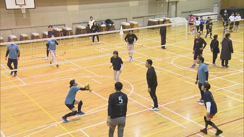 “女性レク”から多様な世代の交流の場に…名古屋発祥のスポーツ『レクバレー』老若男女誰でも楽しめる理由とは｜FNNプライムオンライン