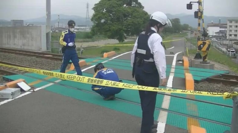 松山のＪＲ踏切で特急列車にはねられ男性死亡　身元や原因調べる　列車１５本に運休や遅れ発生【愛媛】｜FNNプライムオンライン