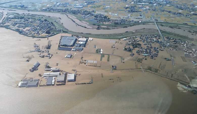 栃木県足利市 道路や田畑が冠水 家も取り残された