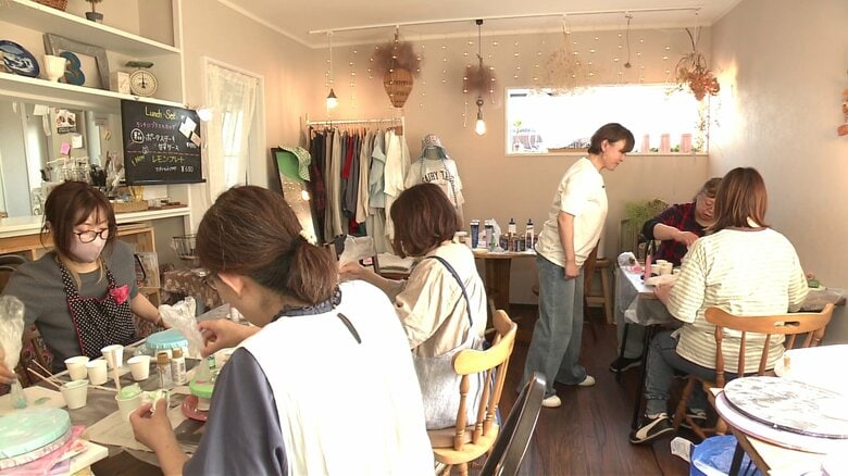 福岡さんのアート教室の様子