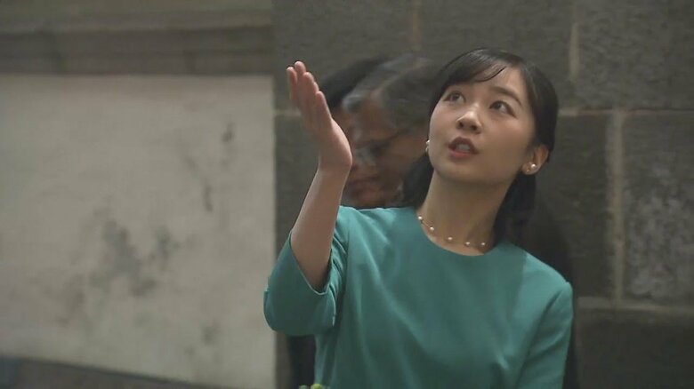 「最後の晩餐」を見上げ、質問を重ねられた佳子さま