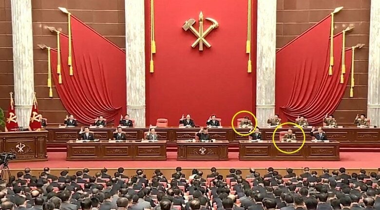 参加者の中で李炳哲（手前黄色枠）と朴正天（後列黄色枠）の両氏だけが挙手をしなかった