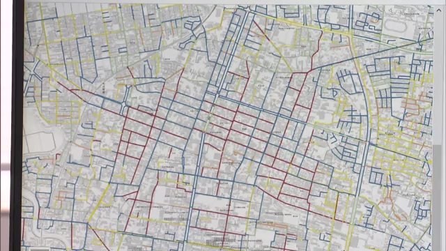 赤で表示された部分が優先的に更新が必要な水道管