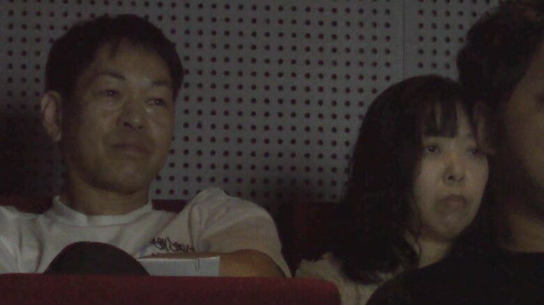 会場には「すずなさん」の両親の姿も