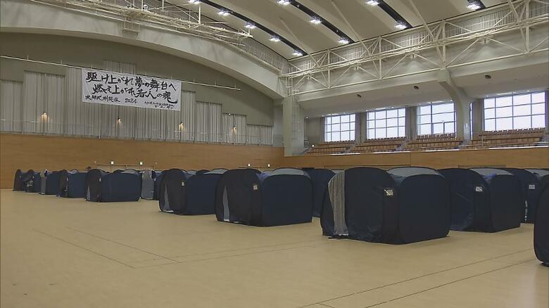 テントを設置している中津市の避難所