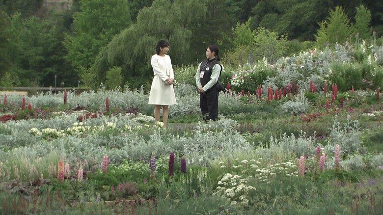 都市緑化フェアの大花壇を歩かれた　仙台市　2023年5月