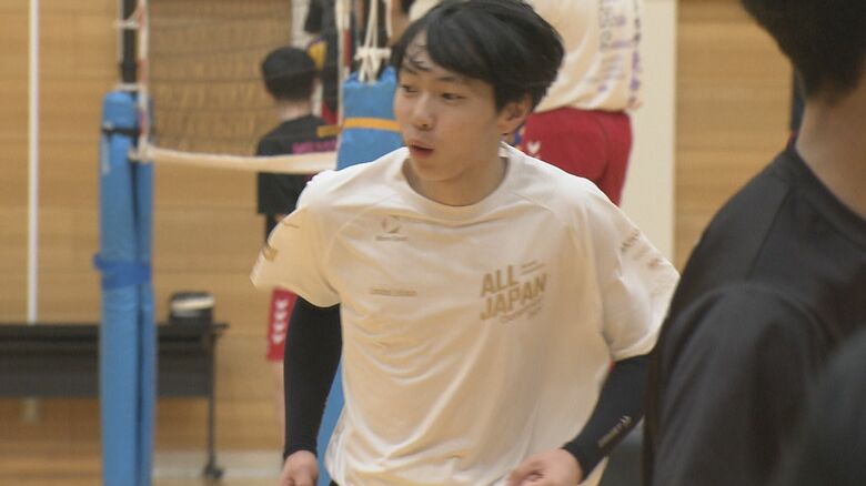 アウトサイドヒッター・柏琉生選手（2年）