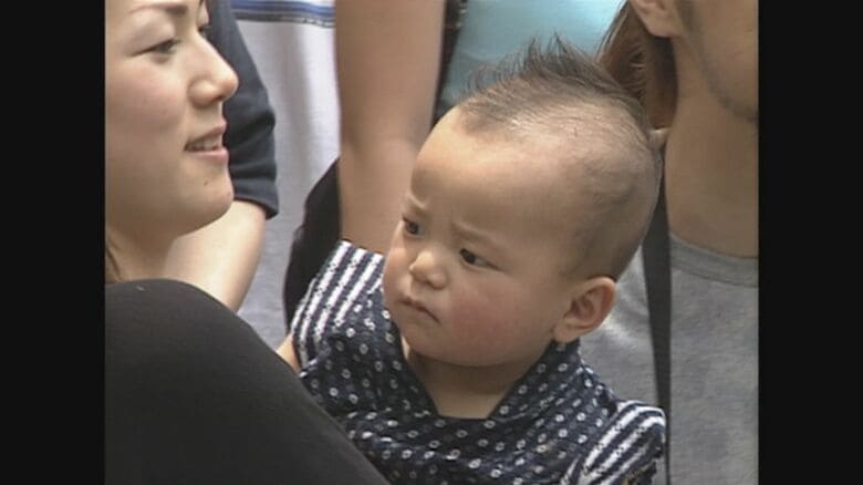 赤ちゃんもベッカムヘアに…