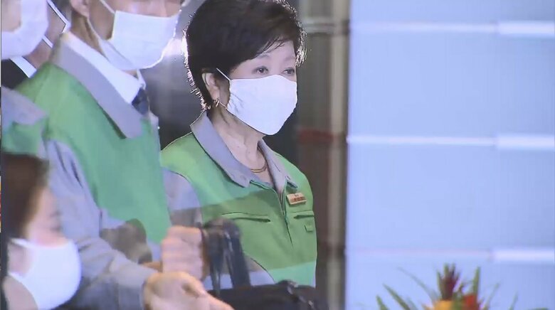 首相と会談するため官邸に入る小池都知事　1日夕方