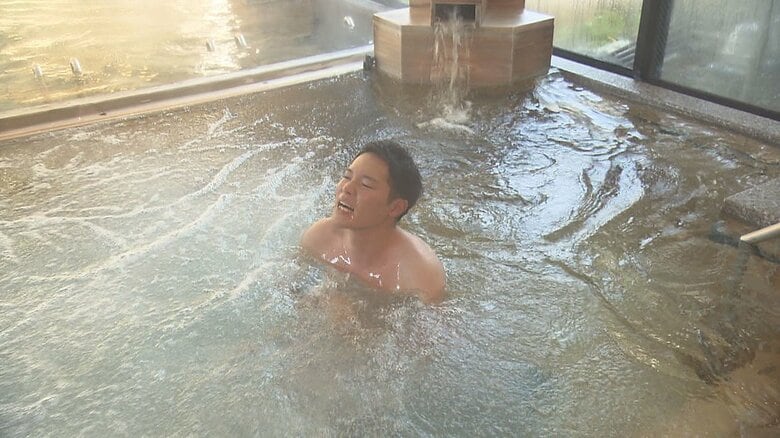 島田蓬莱の湯の水風呂は細かい泡が体を包む（静岡・島田市）
