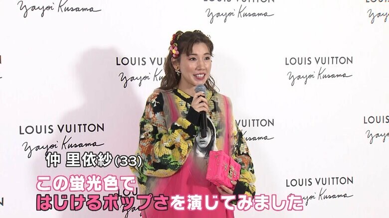 花柄のシャツにピンクのチュールドレスで登場した仲里依紗さん