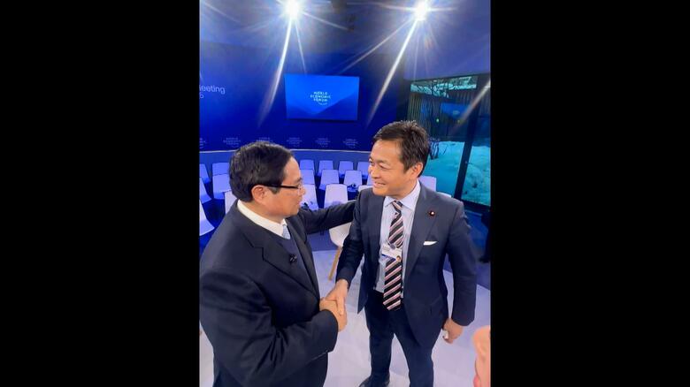 ベトナムのファム・ミン・チン首相（左）とも会談（玉木氏のXより）