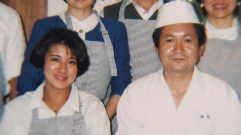 海外で和食を紹介したいと、日本料理教室に通われていた。右が山田寿男さん。