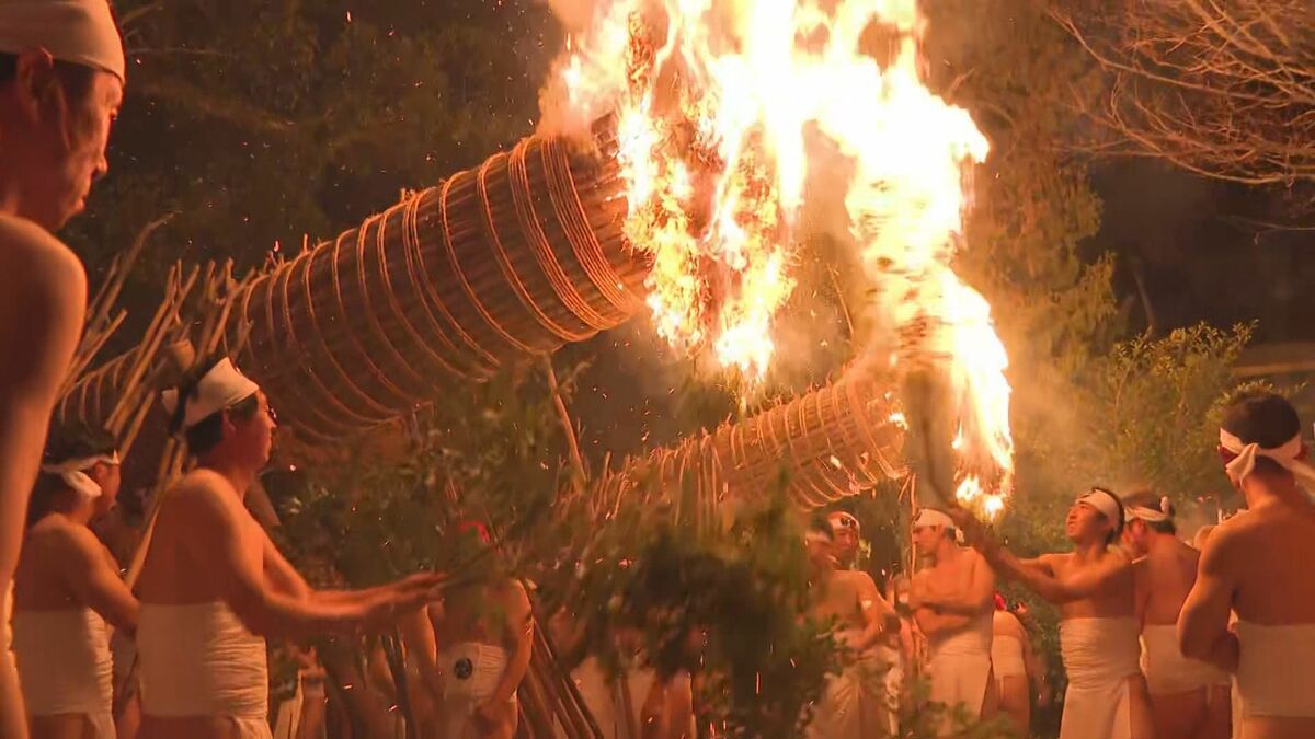 除災招福” 新しい年の冬空を熱く焦がす炎 1600年余りの伝統『鬼夜』と