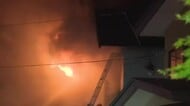 【深夜の住宅火災】「裏の家から黒煙が出ている」2階建て住宅から火→焼け跡から女性を発見し病院搬送も”重体”住人の女性か…警察が身元確認急ぐ〈北海道北斗市〉
