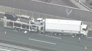 集中工事で規制中…高速道路でキャリアカーが大型トラックに追突 前の車など4台絡む事故に 1人が意識不明の重体