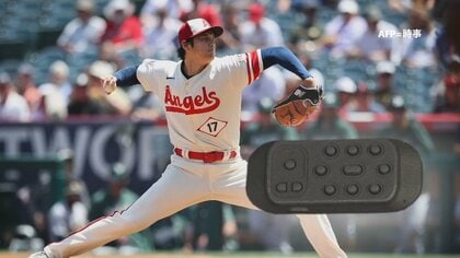 「ワオ！ショウヘイが使ってるよ！」ピッチコム開発者も驚く大谷流の“ノールック”使用法  ダルビッシュも貢献？ 開発者に秘話聞く