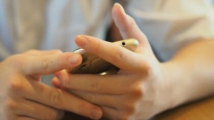 盗撮は「子ども同士の悪ふざけ」？男子生徒の度胸試しが発端となった「男らしさ」の誤解と増える未成年の性加害｜FNNプライムオンライン