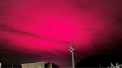 UFO出現の前触れか！？赤いオーロラか！？白河市の夜空が赤く染まる