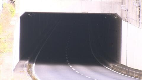 トンネル内で頭から血を流し倒れている男性（50）発見されその後死亡　ひき逃げ事件とみて逃げた車の行方を追う　茨城・守谷市