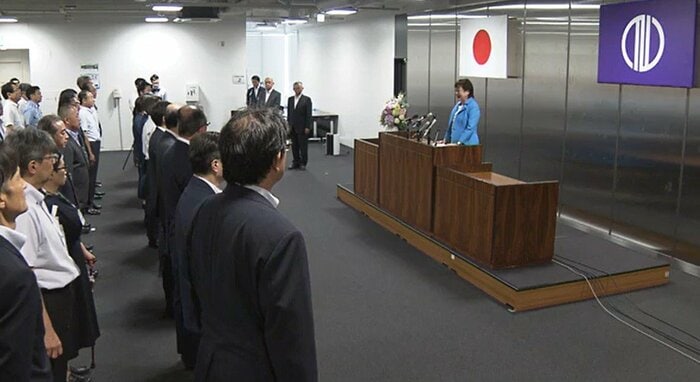 幹部職員に訓示する郡市長