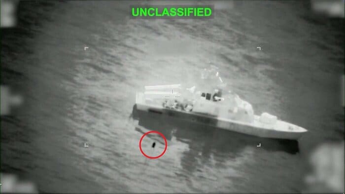 米軍に撃破されるイランのトンダル級高速ミサイル艇（3/10公開）