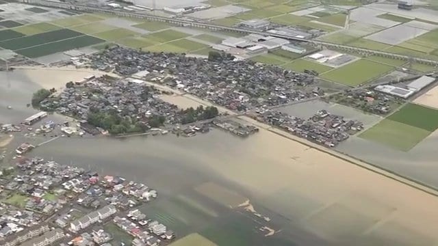 住宅が浸水した坂井市内（30日午後撮影）