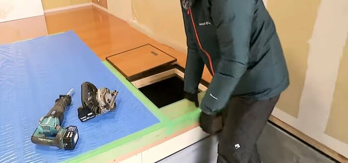 作業前に床の保護を忘れずに