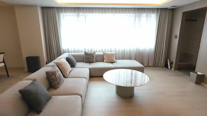 8人部屋は約100平方メートルと広々した空間