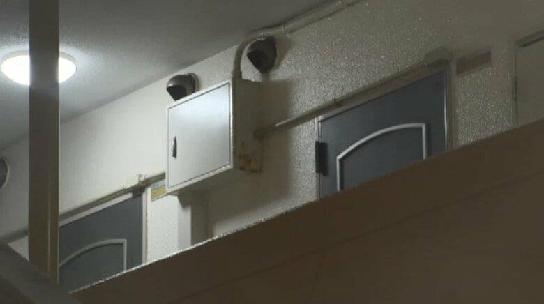 アパート通路で女性切りつけられる　男が背後から刃物突きつけ部屋のカギを開けるよう要求か　傷害事件として捜査　福岡｜FNNプライムオンライン