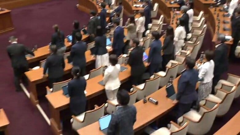 大阪市議会・本会議で“都構想”制度設計のための「法定協議会設置議案」可決 府議会でも可決される見込み・設置へ 当初は維新市議団も慎重姿勢も 吉村知事“来春の知事選への出馬意向表明”など受け賛成に|FNNプライムオンライン