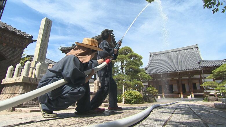 お盆のお墓参り“火の取り扱い”に注意を！消防が寺の消火設備などを確認「ろうそく・線香使ったあとは必ず火を消して」新潟｜FNNプライムオンライン