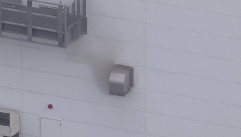 【速報】アマゾンの物流拠点で起きた火事　出火から「約３５時間」で鎮圧　けが人はなし｜FNNプライムオンライン