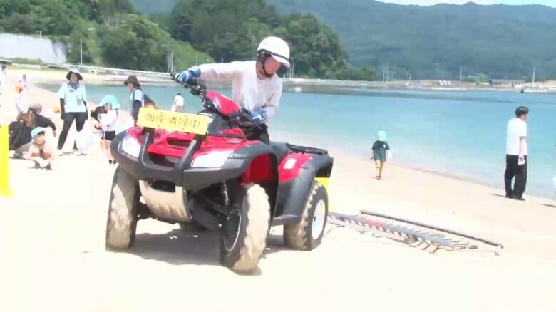 「素足で歩ける砂浜を次世代に」ブルーフラッグ取得の海水浴場で清掃活動…海岸掃除用に開発の車両も登場　岩手県大槌町｜FNNプライムオンライン