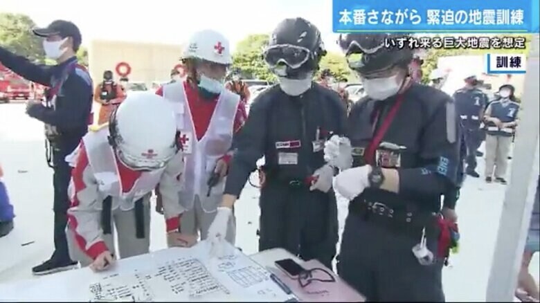 統括本部に情報が集められ、救助者の搬送先などを指示