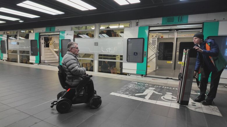 乗車や下車は指定の場所で駅員が補助
