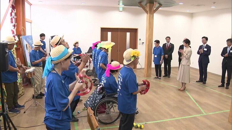 「りっぷる音楽団」が演奏を披露