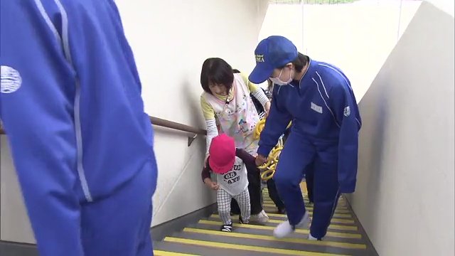 上級生と下級生が手をつなぐ「バディシステム」導入　独自の避難マニュアルを作成