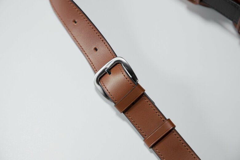 2wayのベルト（提供：土屋鞄製造所）　
