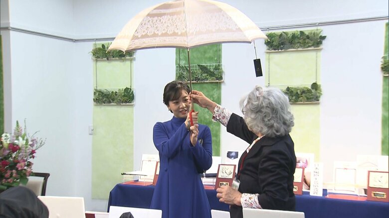 身近な発明品コンクール「なるほど展」視察を視察された佳子さま（3日）