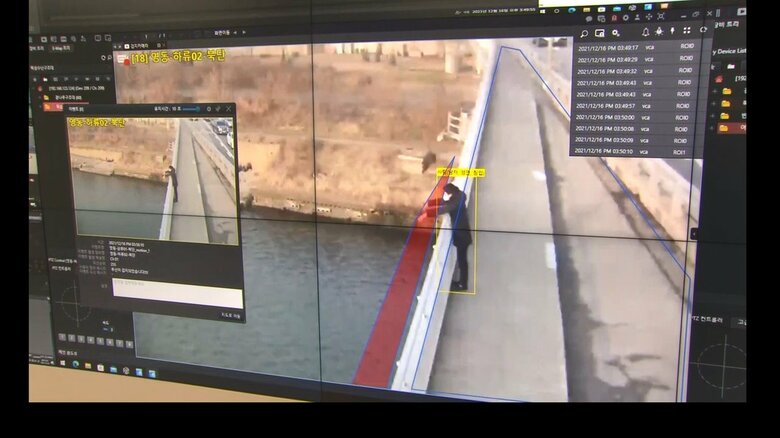 欄干に手を掛けるとアラームがなる仕組み