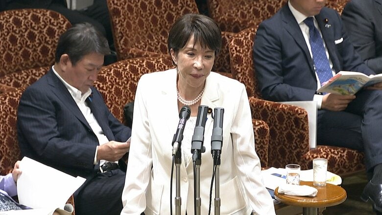 ため息をつく高市総理