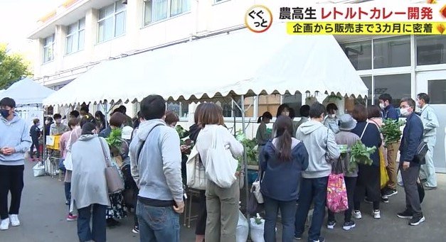 販売テントには行列が