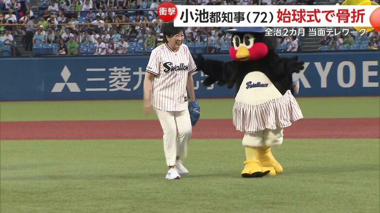 やや足を引きずりながらの降板に