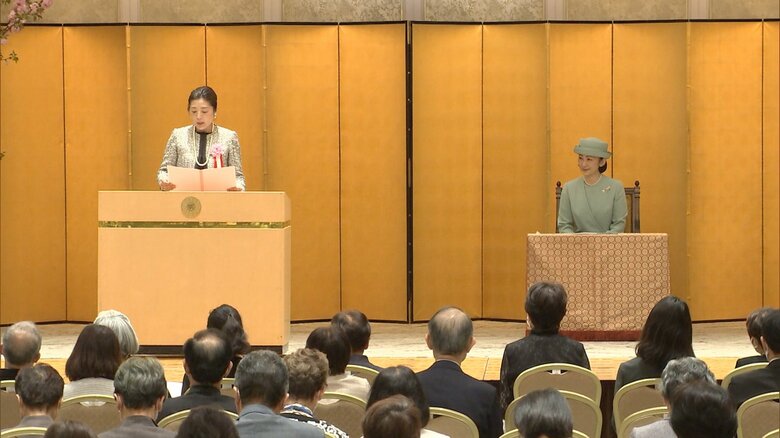 愛育班員の手記の朗読を聞かれる紀子さま