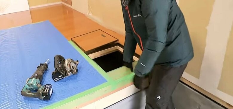 作業前に床の保護を忘れずに