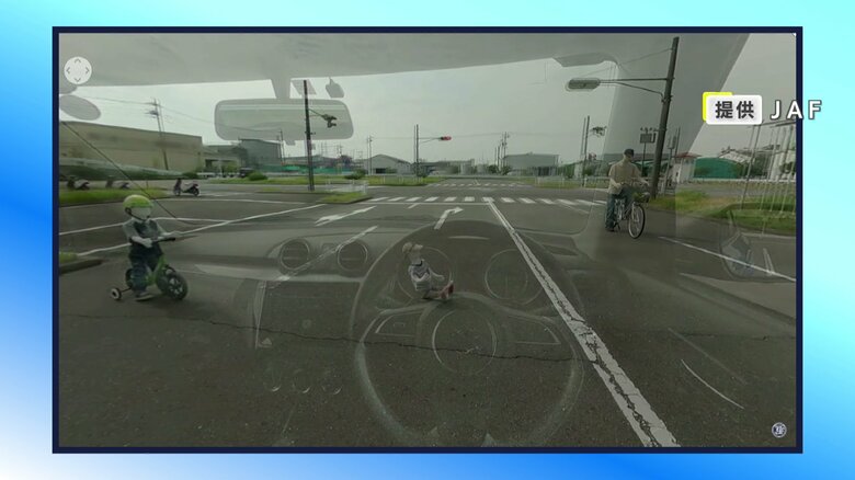 車が透けていくと道路には子供が