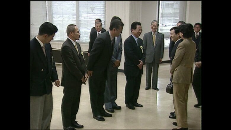かつてのソフトボール仲間と32年ぶりに再会された皇太子さま